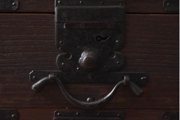 アンティーク家具　和製アンティーク　隠し付き　古い桐材の質感が魅力的な関東帳場箪笥(時代箪笥、和タンス、桐箪笥、桐たんす)(R-030344)